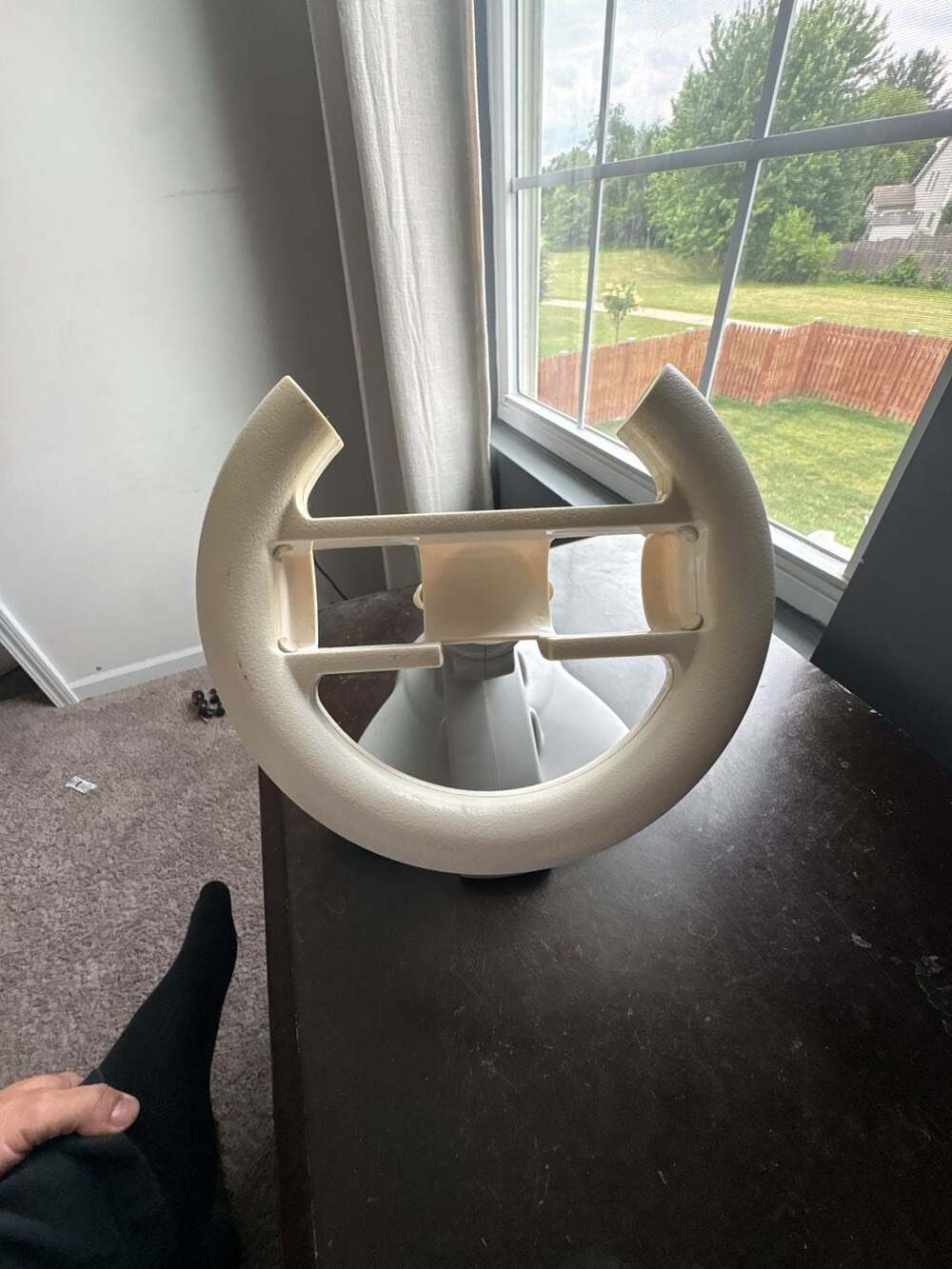 dreamGEAR Wii Racing Wheel Stand - Picture 2 of 4
